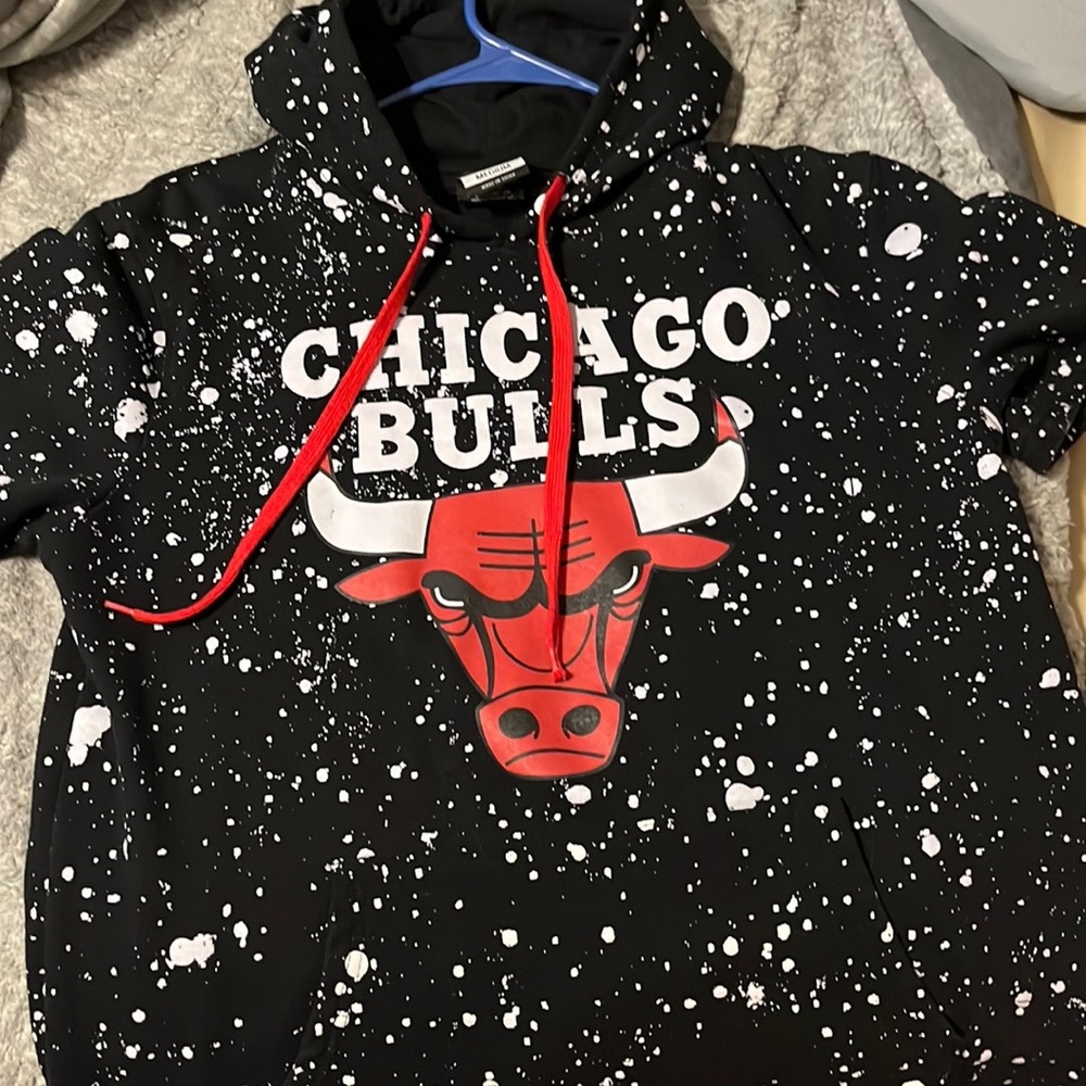 white medium Chicago bulls short sleeve hoodie NBA